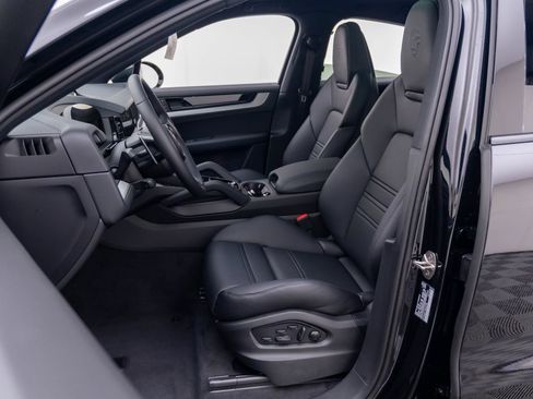 New 2026 Porsche Cayenne Coupe AWD/4WD image 5