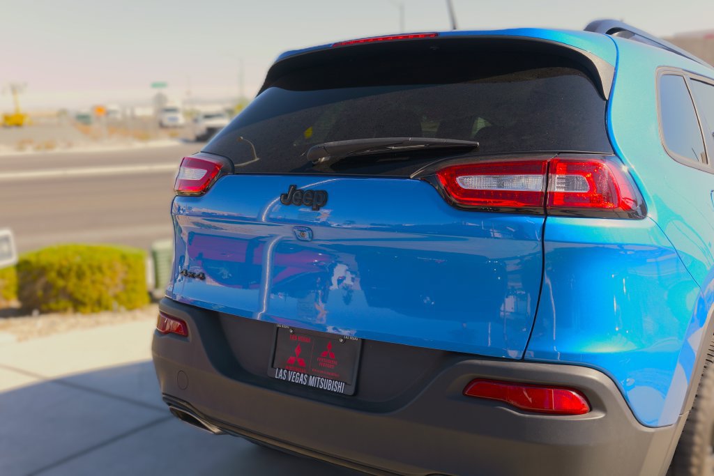 Used 2018 Jeep Cherokee Latitude w/ Altitude Package AWD/4WD image 12