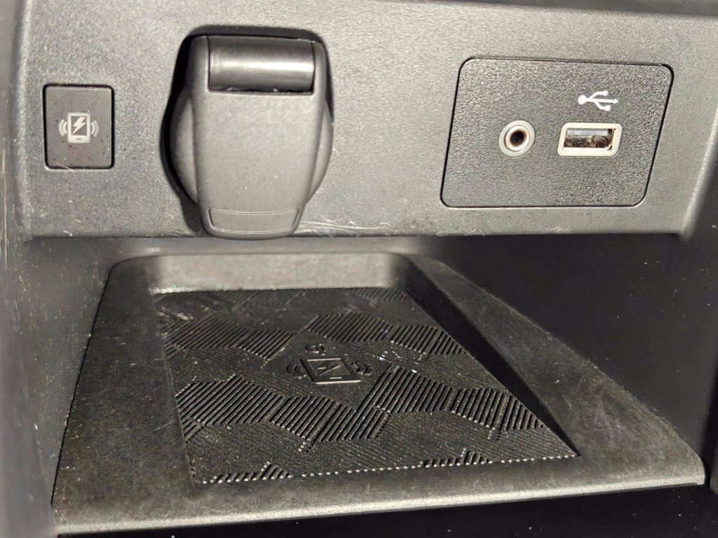 Used 2024 Nissan Versa SV FWD image 30