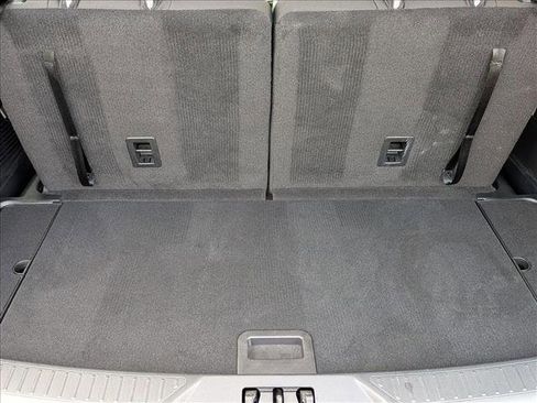 Used 2024 Ford Explorer XLT RWD image 6