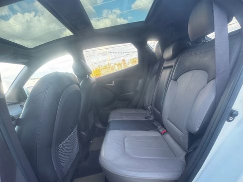 Used 2010 Hyundai Tucson Limited w/ Premium Pkg 4 AWD/4WD image 12
