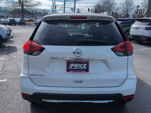 Used 2017 Nissan Rogue SV w/ SV Premium Package image 6
