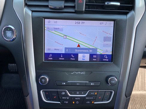 Used 2020 Ford Fusion SE AWD/4WD image 12