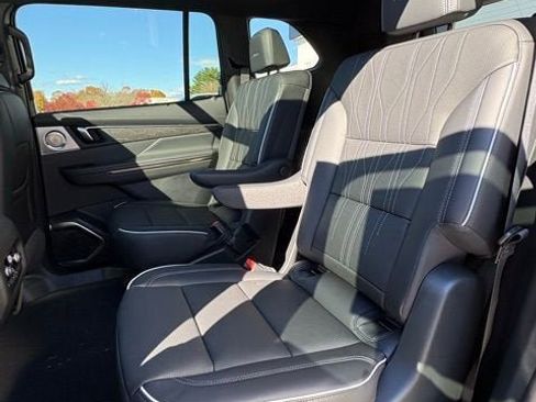 New 2026 Buick Enclave Avenir image 17