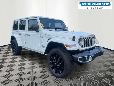 Used 2024 Jeep Wrangler Unlimited Sahara AWD/4WD image 3