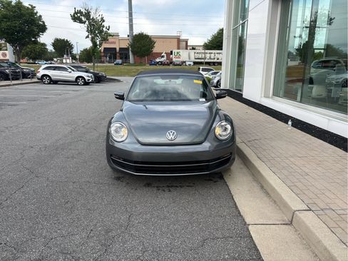 Used 2013 Volkswagen Beetle TDI FWD image 9