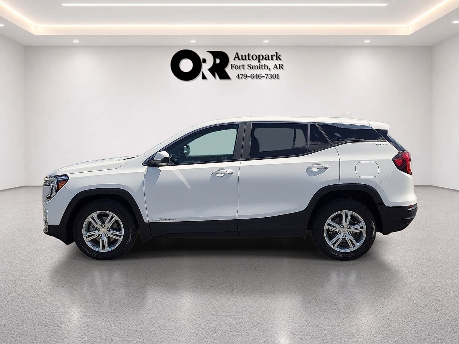 Used 2024 GMC Terrain SLE FWD image 3