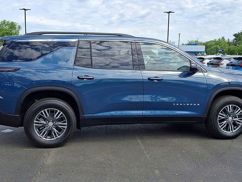 New 2026 Chevrolet Traverse LT w/ Driver Confidence Package FWD image 3
