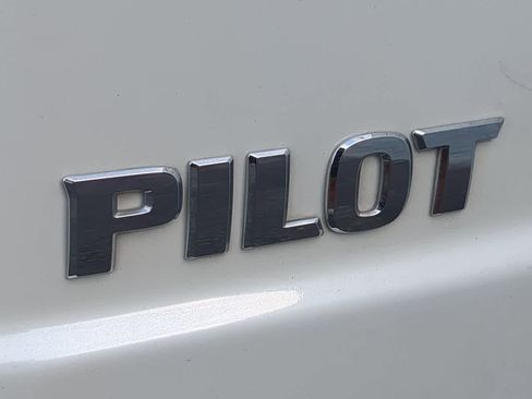 Used 2015 Honda Pilot Touring image 13
