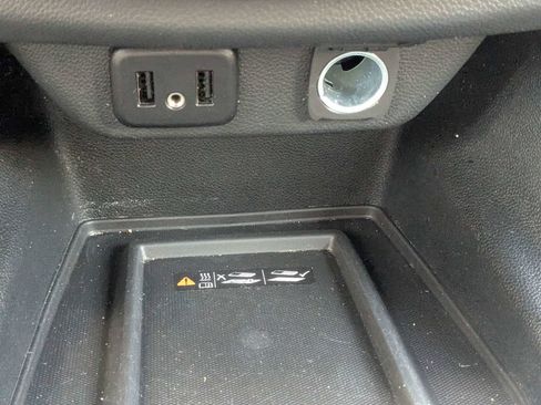 Used 2023 Chevrolet Traverse LT FWD image 25