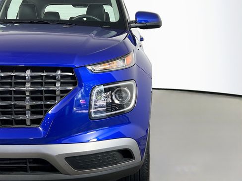 Used 2024 Hyundai Venue Limited image 12