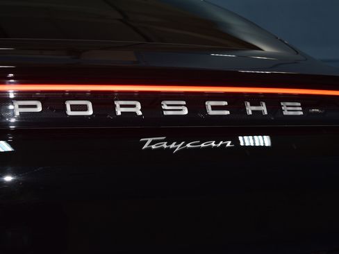 Used 2024 Porsche Taycan image 28