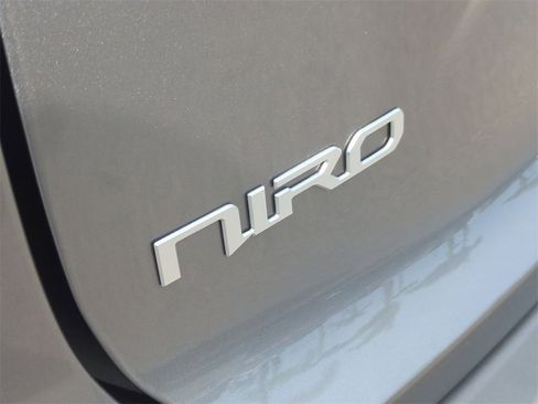 New 2025 Kia Niro EX Touring image 38