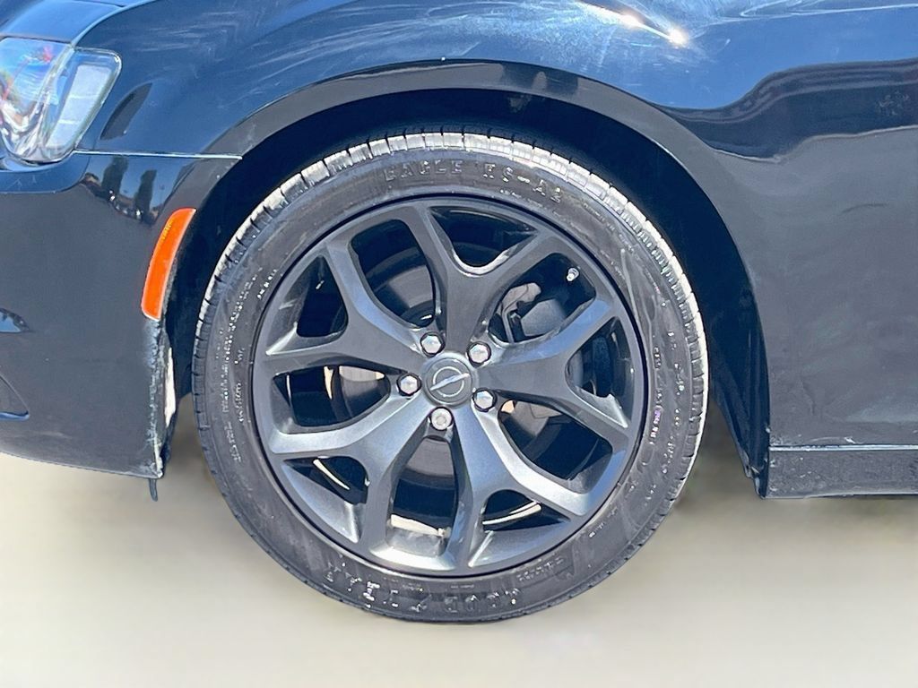Used 2022 Chrysler 300 Touring w/ Sport Appearance Package RWD image 29