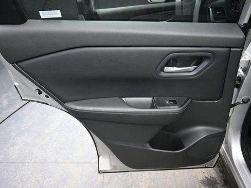 Used 2024 Nissan Rogue SV image 15