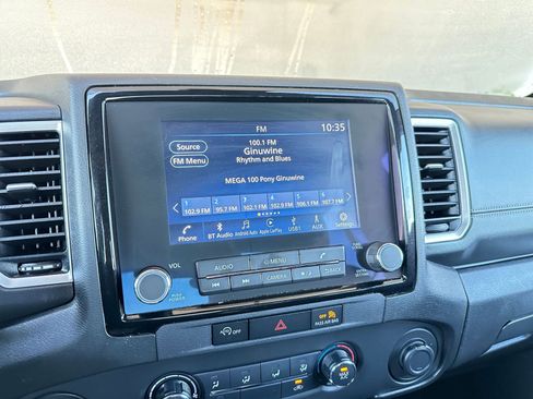 Used 2024 Nissan Frontier SV image 21