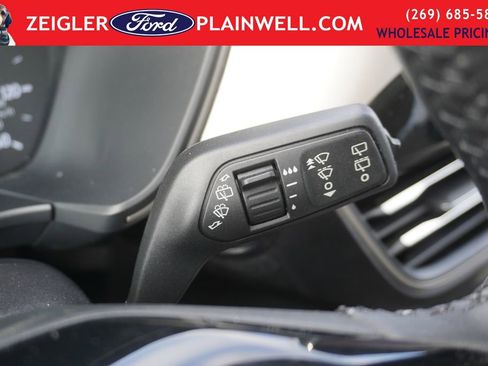 Used 2022 Ford Escape SE w/ Cold Weather Package image 28