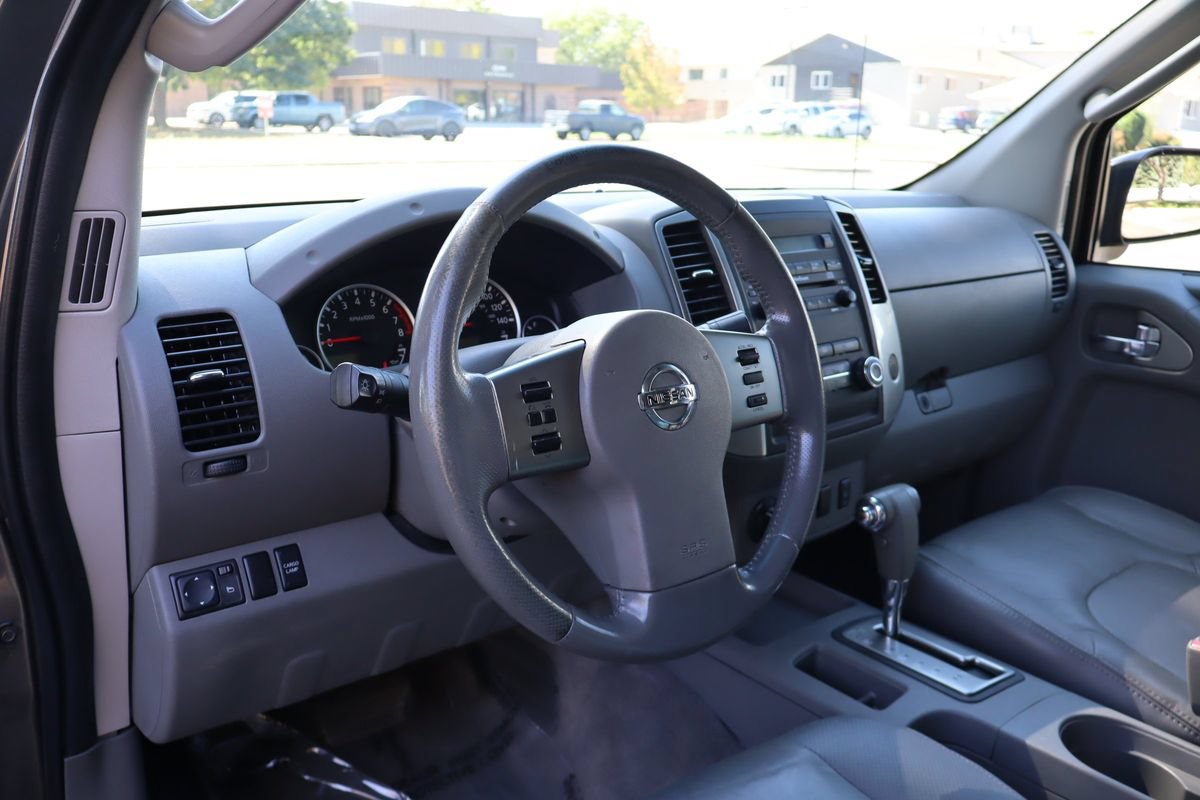 Used 2009 Nissan Frontier LE w/ LE Value Truck Pkg AWD/4WD image 15