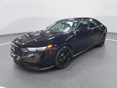 Certified 2025 Honda Accord SE image 1