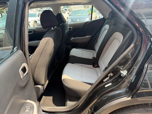 Used 2025 Hyundai Venue SEL FWD image 12