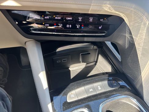 Used 2022 Buick Envision Essence w/ Safety Package image 5