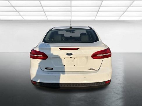 Used 2016 Ford Focus SE w/ Equipment Group 201A FWD image 3