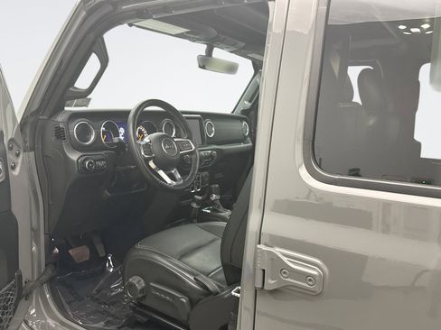 Used 2022 Jeep Wrangler Unlimited Sahara w/ LED Lighting Group AWD/4WD image 10