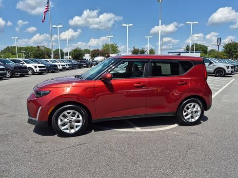 Used 2024 Kia Soul LX w/ Option Group 015 FWD image 6
