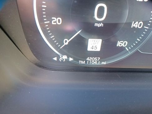 Used 2019 Volvo XC90 T6 Momentum w/ Protection Package Premier image 2