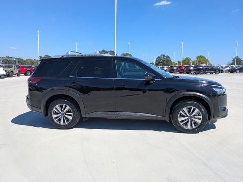 Used 2023 Nissan Pathfinder SL image 8