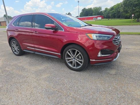 Used 2019 Ford Edge Titanium w/ Equipment Group 301A FWD image 15