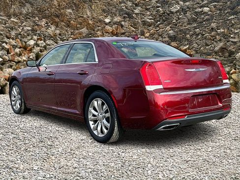 Used 2018 Chrysler 300 Touring L image 10