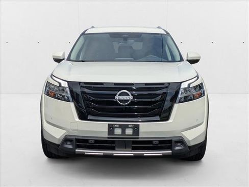 Used 2023 Nissan Pathfinder SL w/ Lighting Package (N92) image 2