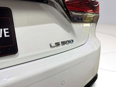 Used 2018 Lexus LS 500 F Sport w/ Accessory Package (Z2) RWD image 19