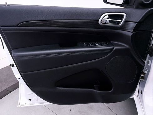Used 2019 Jeep Grand Cherokee Altitude RWD image 11