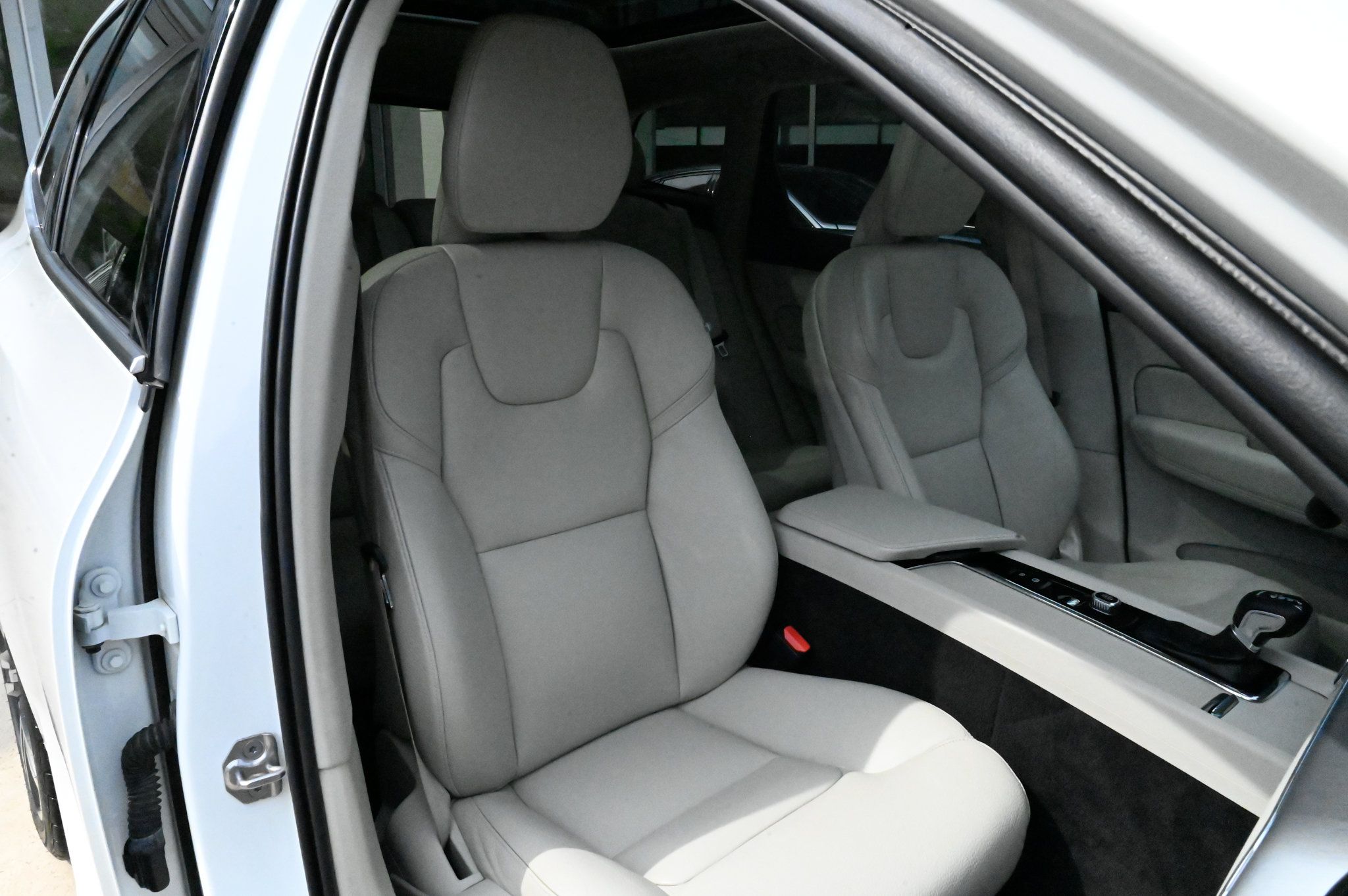 Used 2019 Volvo XC60 T5 Momentum w/ Multimedia Package AWD/4WD image 59