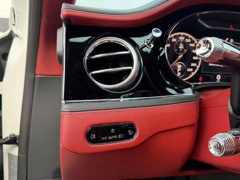 Used 2024 Bentley Flying Spur V8 AWD/4WD image 17