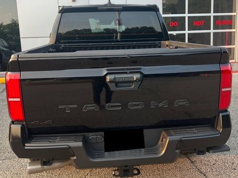 Used 2024 Toyota Tacoma TRD Sport AWD/4WD image 5