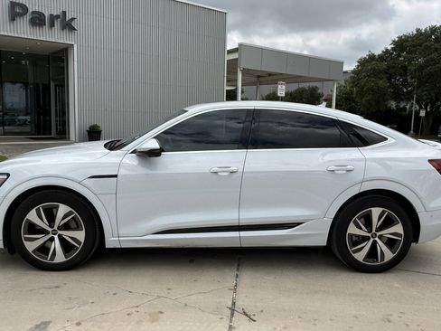 Used 2024 Audi Q8 e-tron Premium Plus w/ Premium Plus Package AWD/4WD image 2