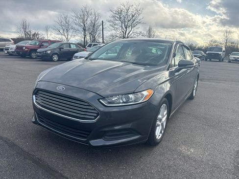 Used 2016 Ford Fusion SE FWD image 2