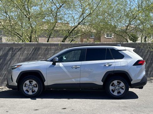 Used 2022 Toyota RAV4 XLE FWD image 5