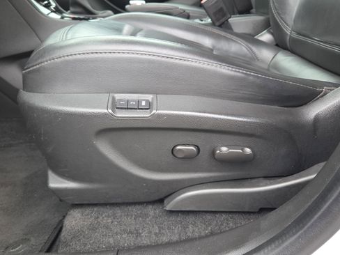 Used 2018 Buick Encore Essence FWD image 16