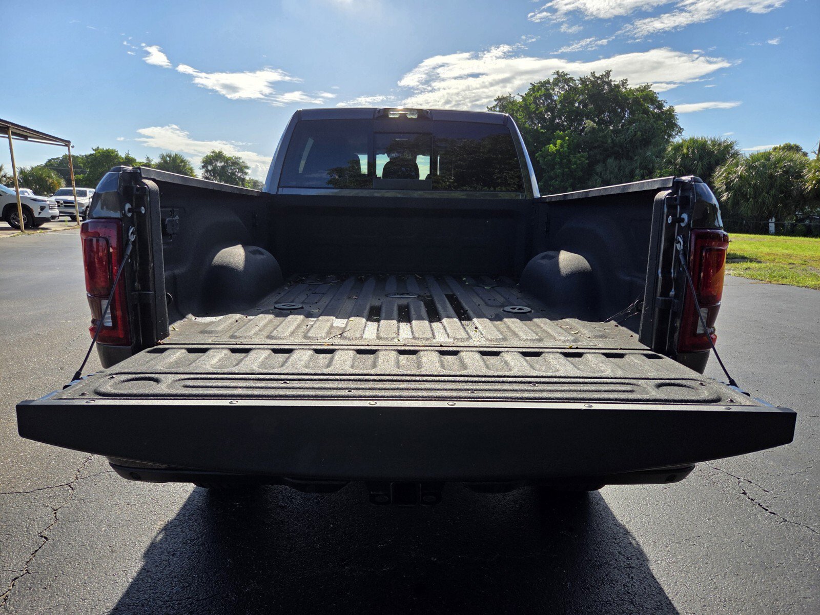 Used 2025 RAM 2500 Laramie AWD/4WD image 13
