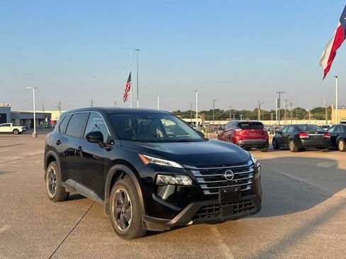 Certified 2024 Nissan Rogue SV FWD image 2