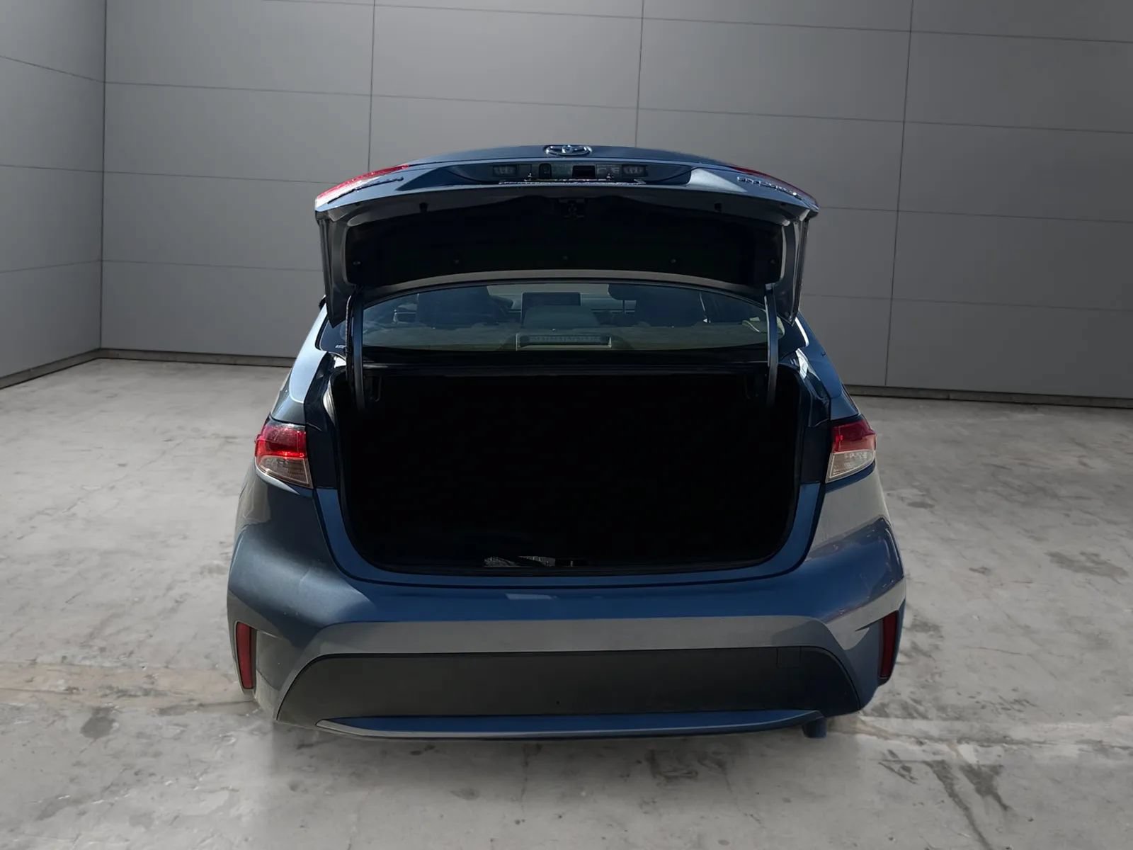 Used 2020 Toyota Corolla LE FWD image 9