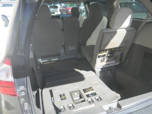Used 2015 Toyota Sienna LE image 11