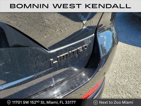 Used 2025 Jeep Grand Cherokee Limited w/ Black Appearance Package image 5