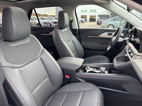 New 2026 Ford Explorer Active w/ Active Comfort Package image 24