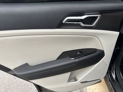 Used 2024 Kia Sportage EX FWD image 23