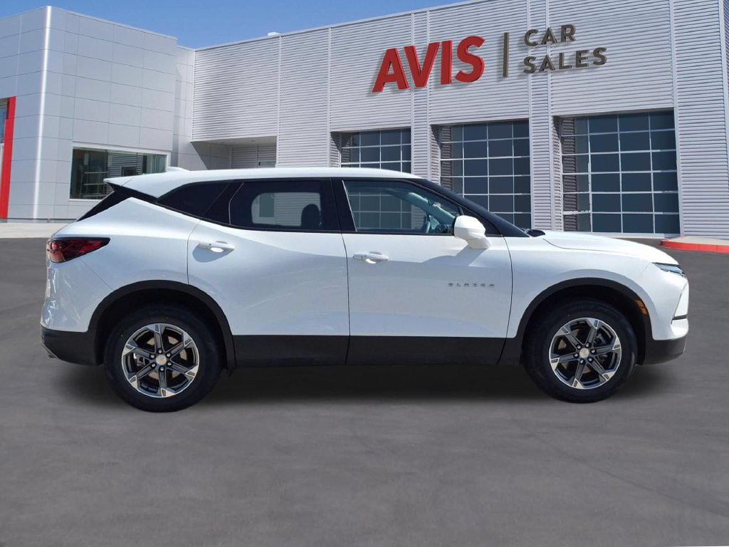 Used 2025 Chevrolet Blazer LT FWD image 5